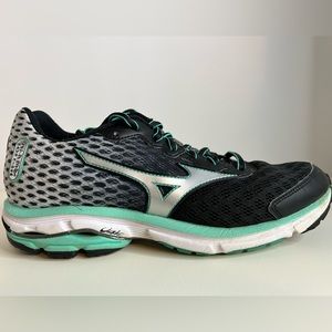 Women’s Mizuno Tennis Shoe Sz 8